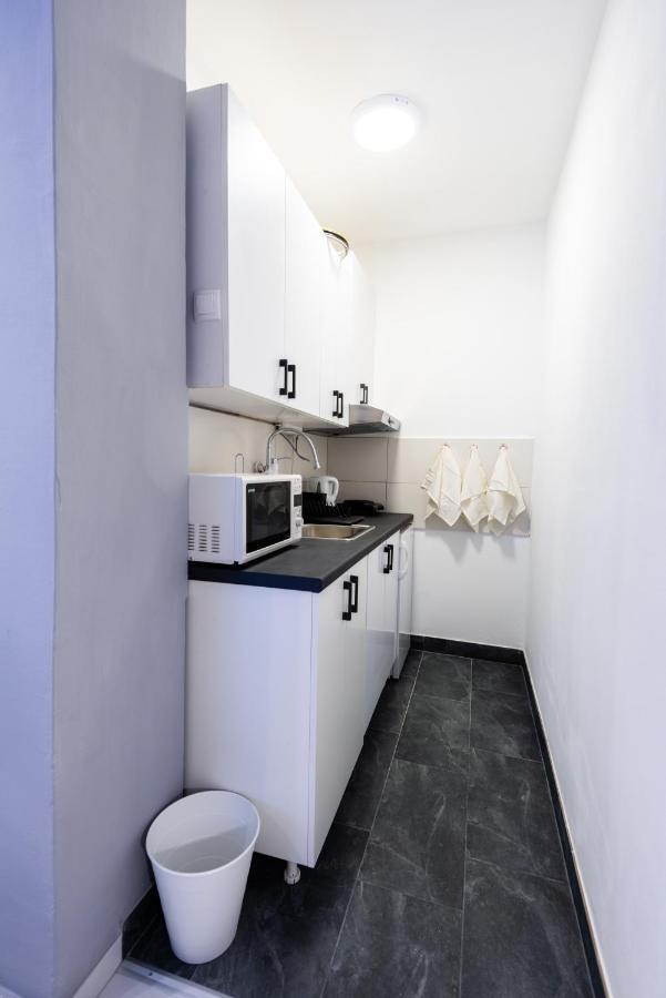 Black & Yellow Centrally Located Studio Novi Sad Esterno foto